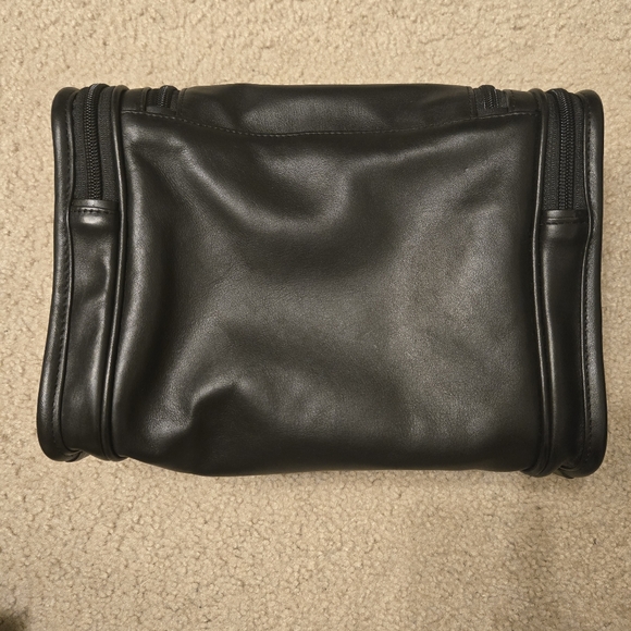 Tumi Leather Hanging Travel Kit - Picture 4 of 9